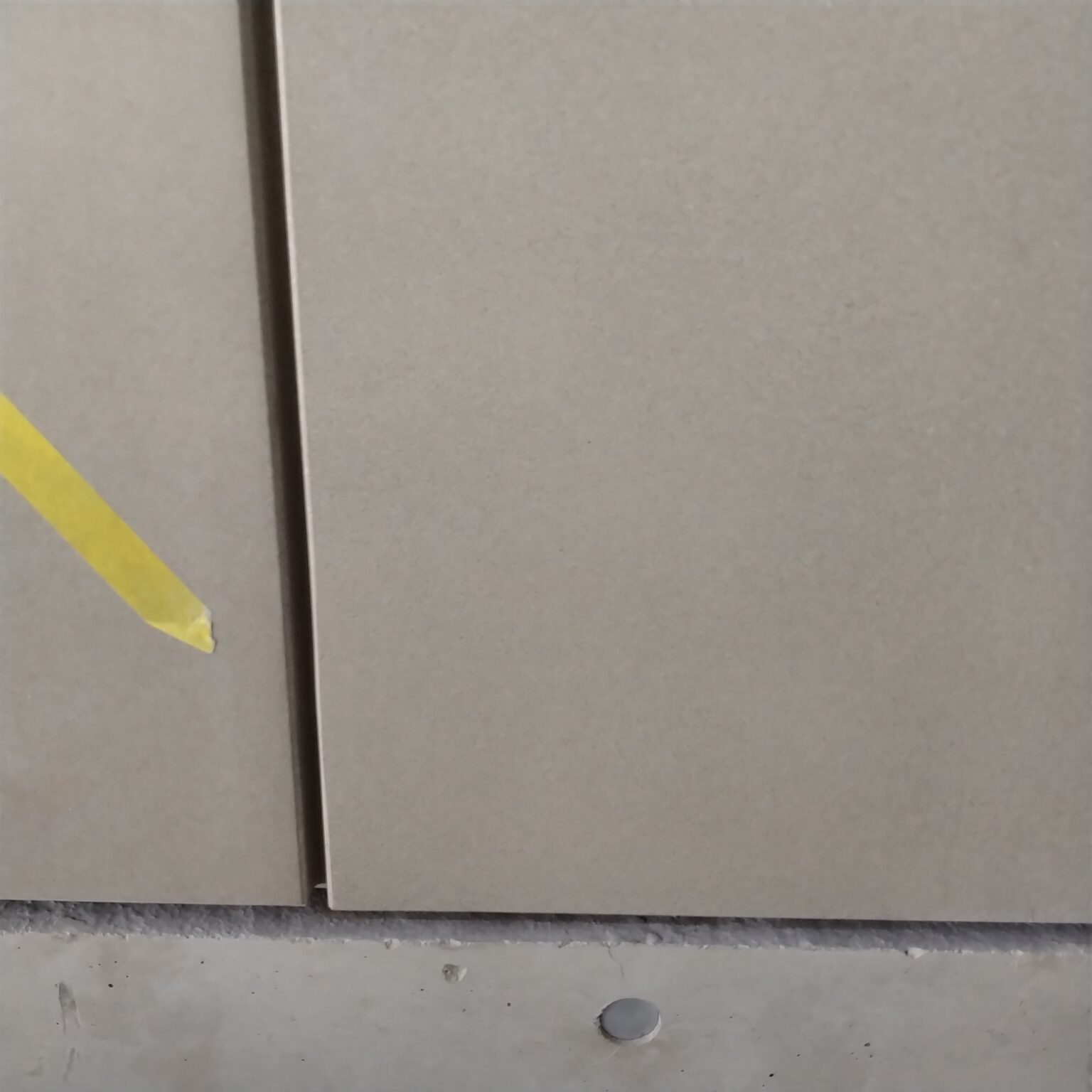 ECP素地仕上げ板の補修工事例-1