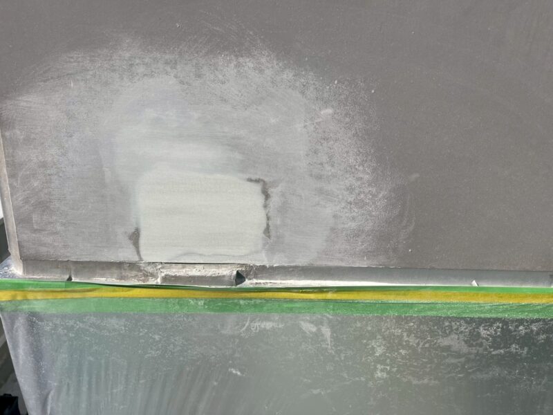 カラークリヤー現場塗装仕上げの欠き込み補修-4