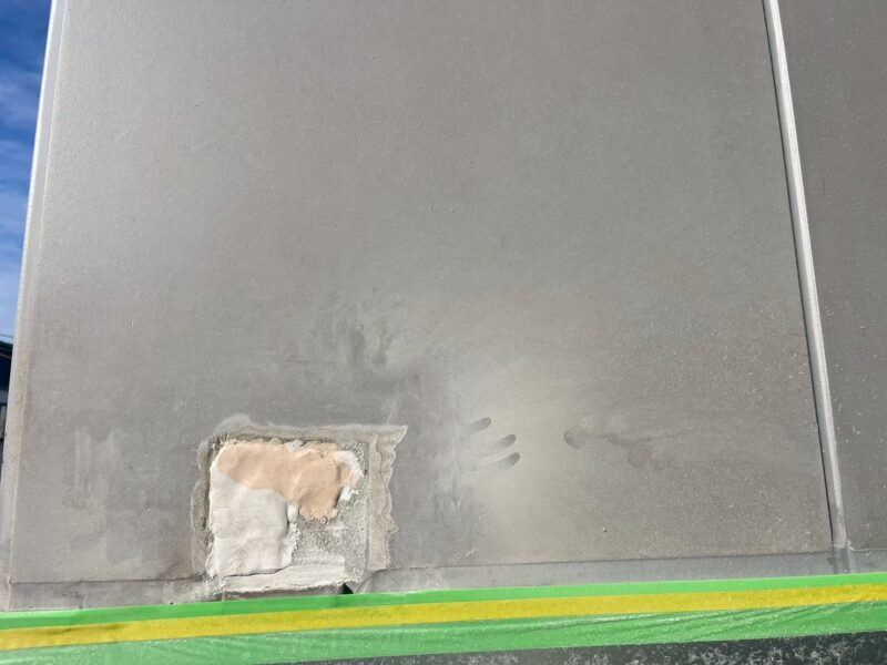 カラークリヤー現場塗装仕上げの欠き込み補修-2